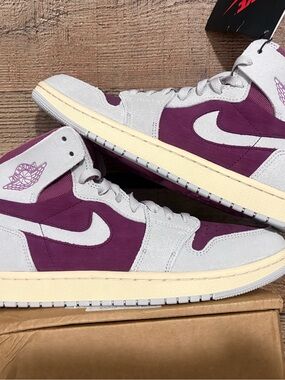 Nike suede Air Jordan 1 Mid White/gray and Purple Men’s Sneakers